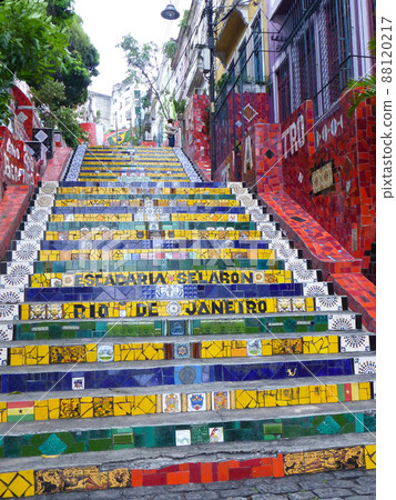 巴西里約熱內盧的旅遊勝地 Ceraron 樓梯與瓷磚畫的全景 88120217
