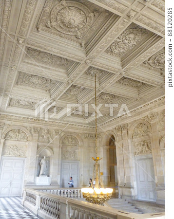 Chalk marble interior passage at the Palace of Versailles in Paris, France 88120285