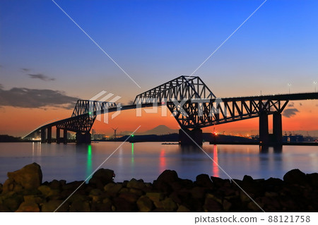 [Tokyo] Night view of Mt. Fuji and Tokyo Gate Bridge 88121758
