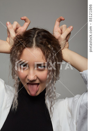 girl show horns girl show horns 88121866