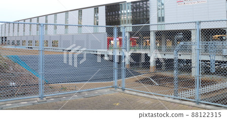 Maintenance of north-south free passages at Shin-Kamagaya Station, transfer to stations of Hokuso Railway, Keisei Electric Railway, Shin-Keisei Electric Railway, Tobu Railway, Kamagaya City, Chiba Prefecture 88122315