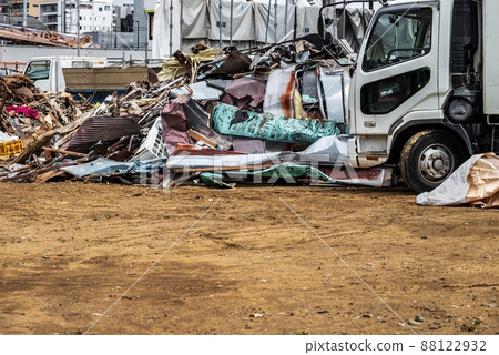 Demolition work on a vacant house: Trucks collecting large amounts of waste Demolition work on a vacant house: Trucks collecting large amounts of waste 88122932