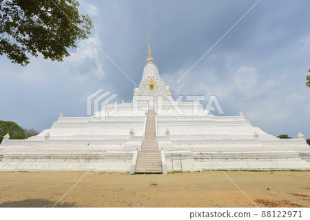 Beautiful chedi of Phukhao Thong in Ayutthaya, Thailand. 88122971