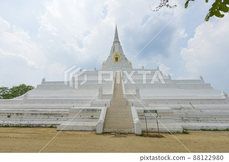 Beautiful chedi of Phukhao Thong in Ayutthaya, Thailand. Beautiful chedi of Phukhao Thong in Ayutthaya, Thailand. 88122980