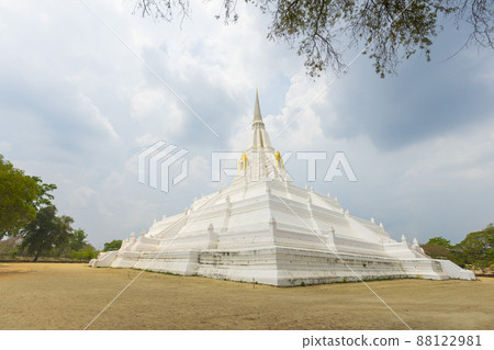 Beautiful chedi of Phukhao Thong in Ayutthaya, Thailand. Beautiful chedi of Phukhao Thong in Ayutthaya, Thailand. 88122981