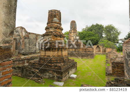 Ruin of Wat Phra Si Mahathat in Lopburi,Thailand. Ruin of Wat Phra Si Mahathat in Lopburi,Thailand. 88123419