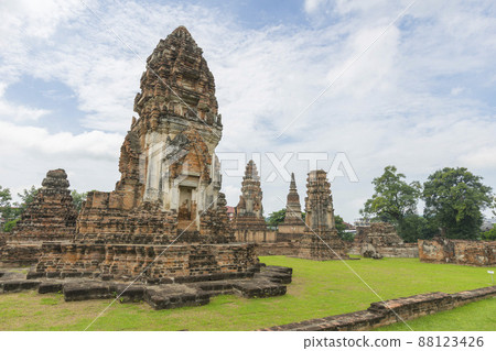 Ruin of Wat Phra Si Mahathat in Lopburi,Thailand. Ruin of Wat Phra Si Mahathat in Lopburi,Thailand. 88123426