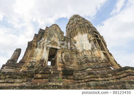 Ruin of Wat Phra Si Mahathat in Lopburi,Thailand. Ruin of Wat Phra Si Mahathat in Lopburi,Thailand. 88123430