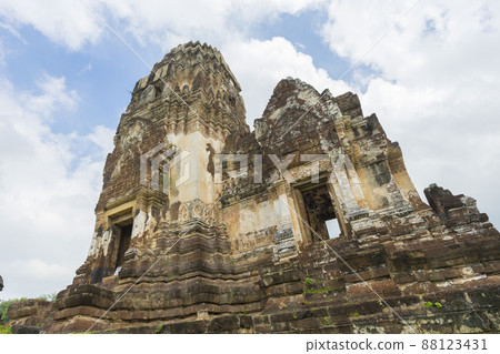 Ruin of Wat Phra Si Mahathat in Lopburi,Thailand. Ruin of Wat Phra Si Mahathat in Lopburi,Thailand. 88123431