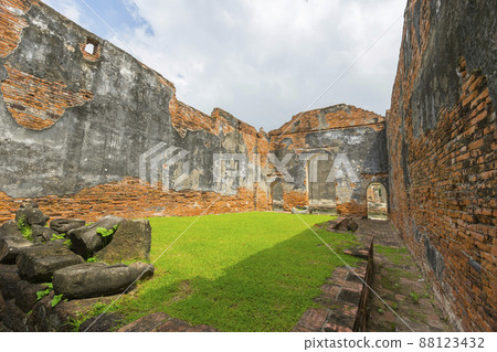 Ruin of Wat Phra Si Mahathat in Lopburi,Thailand. Ruin of Wat Phra Si Mahathat in Lopburi,Thailand. 88123432
