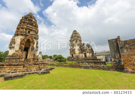 Ruin of Wat Phra Si Mahathat in Lopburi,Thailand. Ruin of Wat Phra Si Mahathat in Lopburi,Thailand. 88123433
