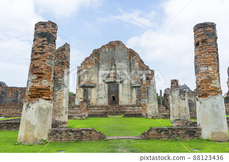 Ruin of Wat Phra Si Mahathat in Lopburi,Thailand. Ruin of Wat Phra Si Mahathat in Lopburi,Thailand. 88123436