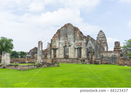 Ruin of Wat Phra Si Mahathat in Lopburi,Thailand. Ruin of Wat Phra Si Mahathat in Lopburi,Thailand. 88123437