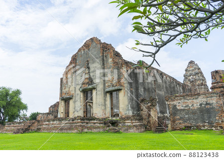 Ruin of Wat Phra Si Mahathat in Lopburi,Thailand. Ruin of Wat Phra Si Mahathat in Lopburi,Thailand. 88123438