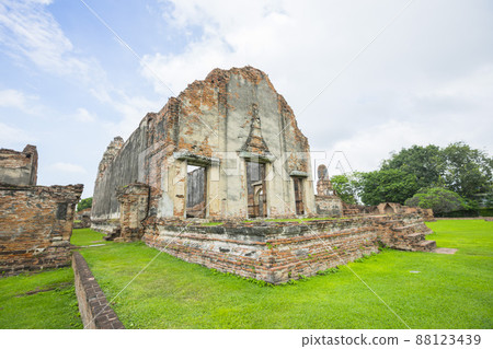 Ruin of Wat Phra Si Mahathat in Lopburi,Thailand. Ruin of Wat Phra Si Mahathat in Lopburi,Thailand. 88123439