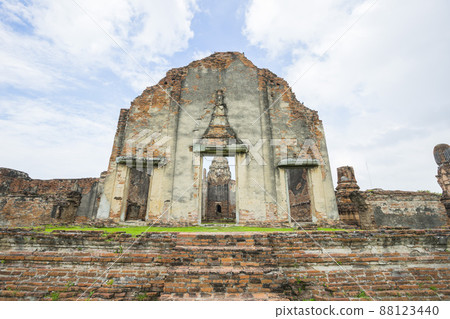 Ruin of Wat Phra Si Mahathat in Lopburi,Thailand. Ruin of Wat Phra Si Mahathat in Lopburi,Thailand. 88123440