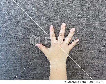 孩子的右手 孩子的右手 88124312