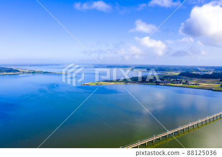 Bird's-eye view of Kitaura and JR Kashima Line in summer (Ibaraki Prefecture) 88125036