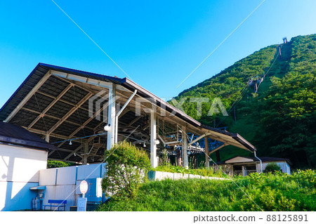 Harunasan Ropeway overlooking Lake Haruna and Haruna Plateau (Takasaki City, Gunma Prefecture) 88125891