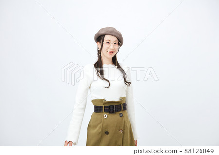 Fashion women wearing berets Fashion women wearing berets 88126049