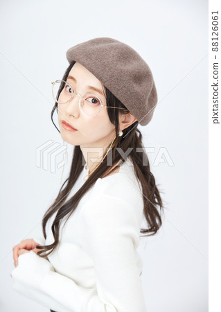 Fashion women wearing berets Fashion women wearing berets 88126061
