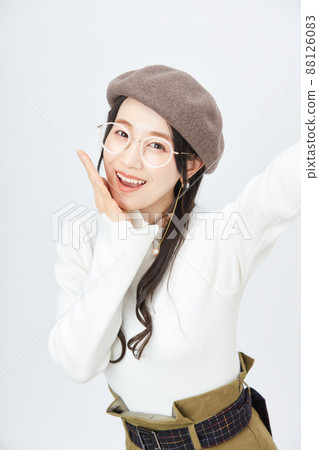 Fashion women wearing berets 88126083
