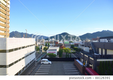 2021. Morning view of the train window from Shin-Yamaguchi Station on the Sanyo Main Line to Tokuyama Station 88126391