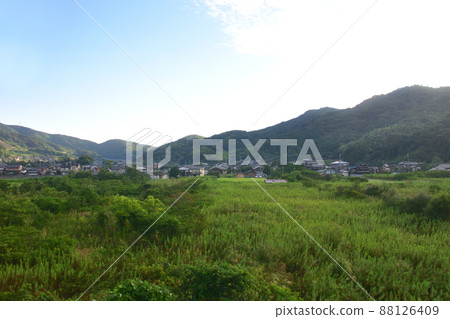 2021 年。從山陽本線新山口站到德山站的火車窗口的晨景 2021 年。從山陽本線新山口站到德山站的火車窗口的晨景 88126409