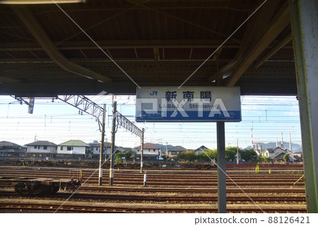2021. Morning view of the train window from Shin-Yamaguchi Station on the Sanyo Main Line to Tokuyama Station 88126421