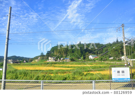 2021 年。從山陽本線德山站到岩國站的火車窗晨景 2021 年。從山陽本線德山站到岩國站的火車窗晨景 88126959