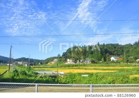 2021 年。從山陽本線德山站到岩國站的火車窗晨景 2021 年。從山陽本線德山站到岩國站的火車窗晨景 88126960