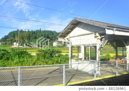 2021 年。從山陽本線德山站到岩國站的火車窗晨景 2021 年。從山陽本線德山站到岩國站的火車窗晨景 88126961