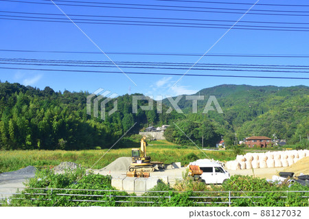 2021 年。從山陽本線德山站到岩國站的火車窗晨景 2021 年。從山陽本線德山站到岩國站的火車窗晨景 88127032