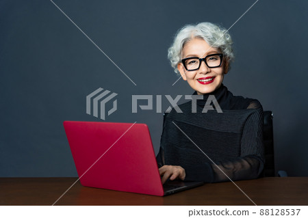 行政女性肖像 88128537