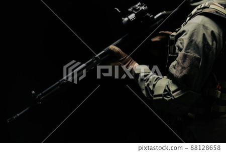 拿著槍的士兵 拿著槍的士兵 88128658