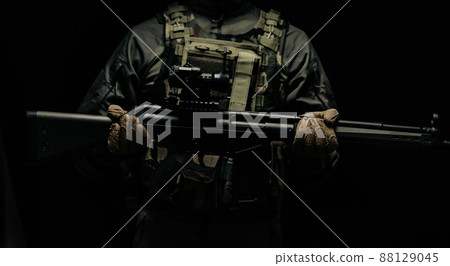 Soldier holding a gun 88129045