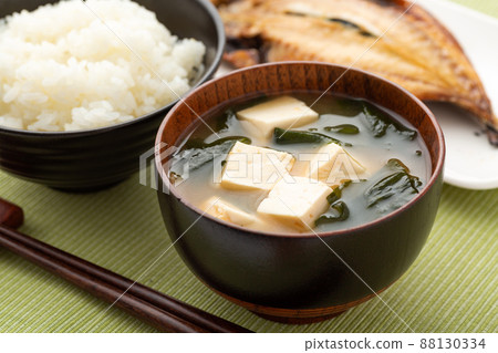 豆腐裙帶菜味噌湯(日本料理) 豆腐裙帶菜味噌湯(日本料理) 88130334