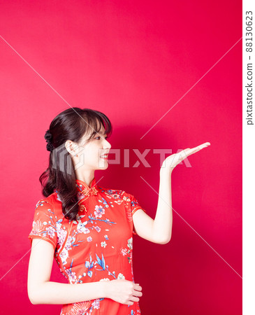 A female cheongsam, a cheongsam, a cheongsam, a cheongsam, a cheongsam, a cheongsam, and a cheongsam. 88130623