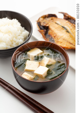 豆腐裙帶菜味噌湯(日本料理) 豆腐裙帶菜味噌湯(日本料理) 88131010