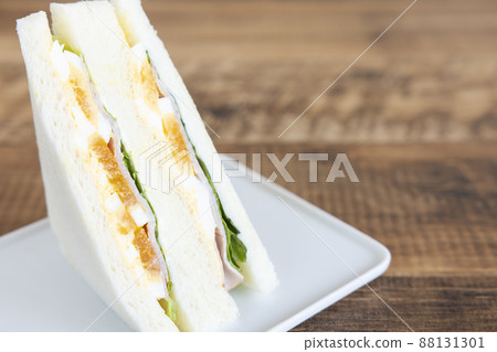 美味的火腿雞蛋三明治 美味的火腿雞蛋三明治 88131301