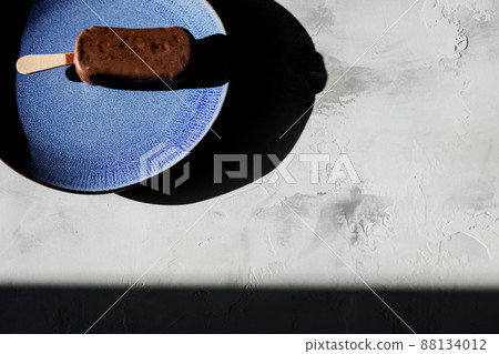 ice cream on blue plate 88134012