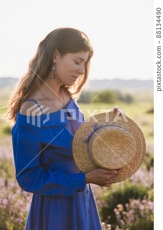 Portrait of young girl with straw hat in lavender field 88134490