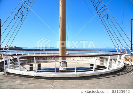 Sailing ship in Nishikinohama Park 88135943