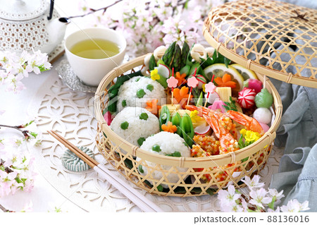Cherry-blossom viewing bamboo basket lunch of bean rice 88136016