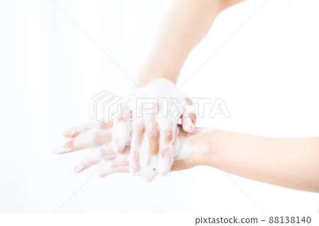 Hands of women washing hands [Parts cut] 88138140