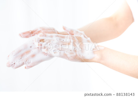 Hands of women washing hands [Parts cut] 88138143