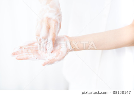 Hands of women washing hands [Parts cut] 88138147