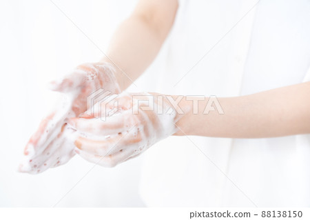 Hands of women washing hands [Parts cut] 88138150