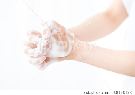 Hands of women washing hands [Parts cut] 88138158