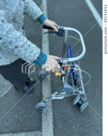 Long-term care, walking assistance, long-term care equipment Long-term care, walking assistance, long-term care equipment 88141652